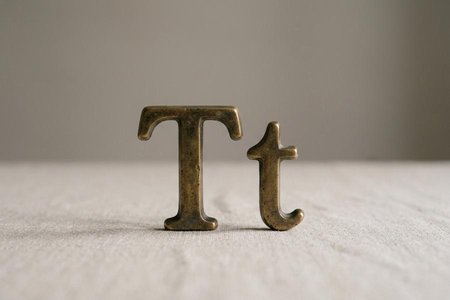 An image of the word tee as defined by the letter T or t.